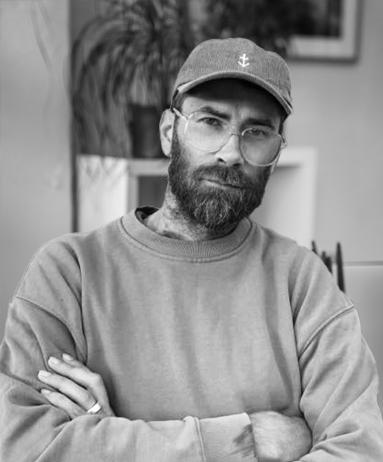 CREATIVE DIRECTOR /PRODUCER